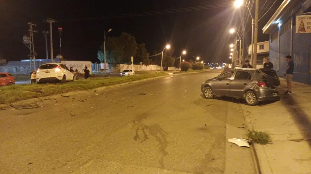 Colisionó con otro vehículo y escapó dejando el auto abandonado