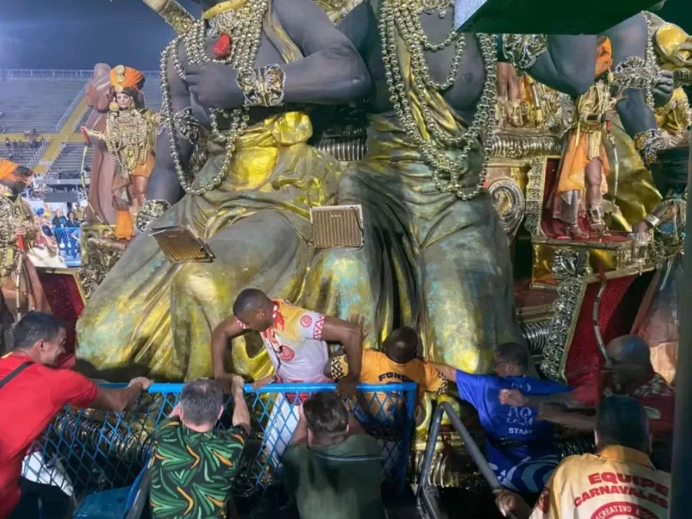 Una carroza atropelló a tres personas en el carnaval de Río
