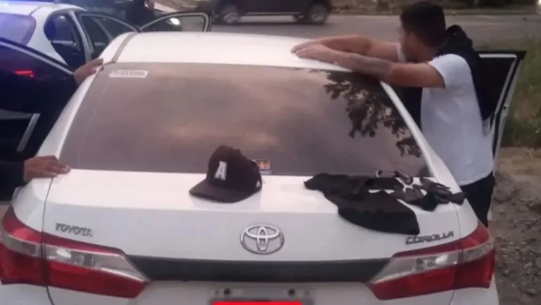 Detuvieron a dos hombres que circulaban con inhibidores de señal