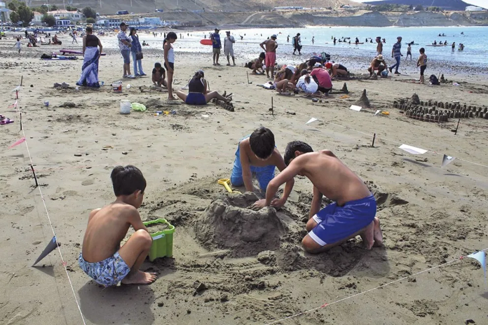 Playa, creatividad y familia: así se vivió la segunda edición de “Manos en la Arena”