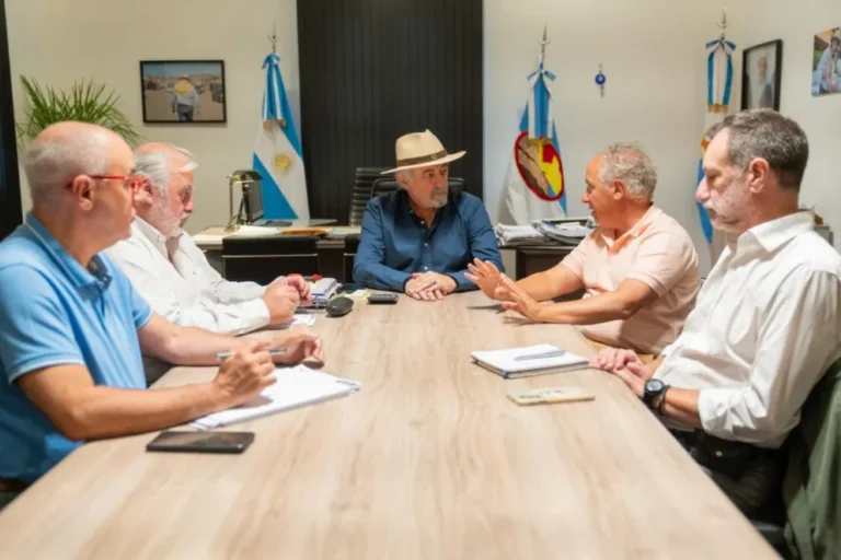 Desplazamiento del Hermitte: El intendente se reunió con referentes de la firma IATASA
