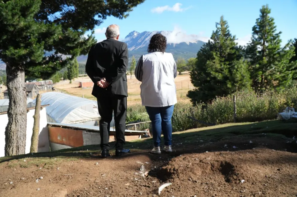 El ministro de Educación recorrió la Meseta supervisando el estado de las escuelas para garantizar el inicio de clases en parajes y comunas