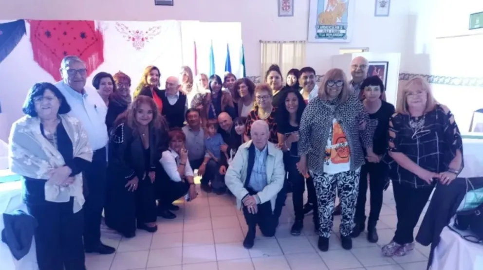 La comunidad andaluza de Comodoro conmemora su aniversario bajo el signo de la solidaridad