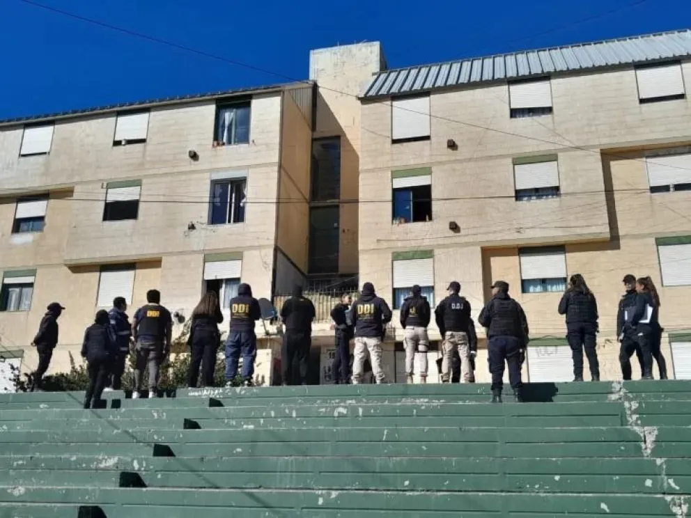 Más de 120 policías realizaron un megaoperativo en Caleta Olivia por el crimen de Olima