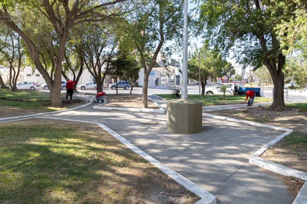 Más seguridad en Comodoro: Prosiguen las tareas de reacondicionamiento en espacios públicos clave de la ciudad