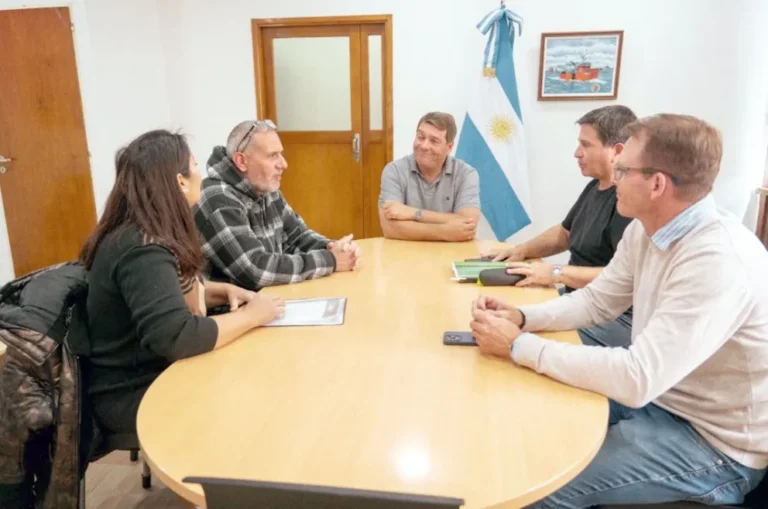 Rawson: presentan proyecto para instalar fábrica de calzados y generar capacitación local