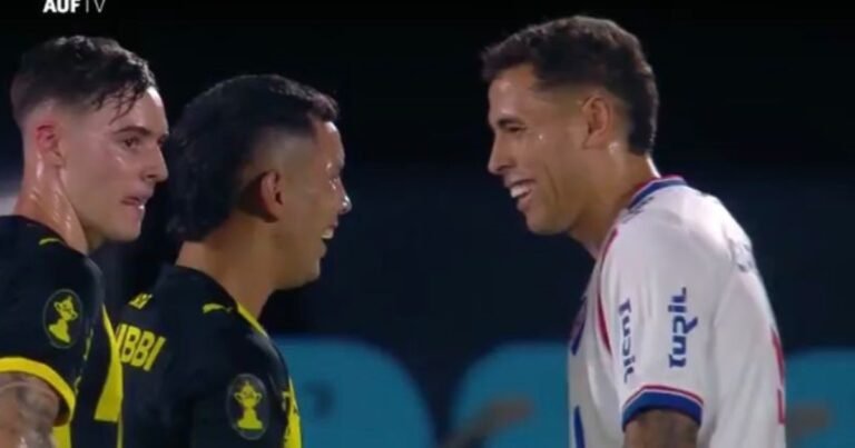 "Mirá la cara de gil que tenés": el insólito momento entre dos futbolistas de Peñarol y Nacional con un increíble parecido