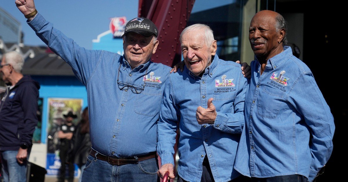 El último "touchdown" de los guardianes del Super Bowl: los tres amigos que no faltaron a ninguna final y hoy se preparan para el adiós
