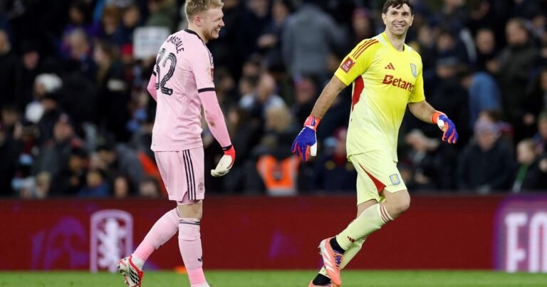Dibu Martínez tuvo que salir al rescate del Aston Villa y terminó en pesadilla: le hicieron tres goles para eliminarlo de la FA Cup