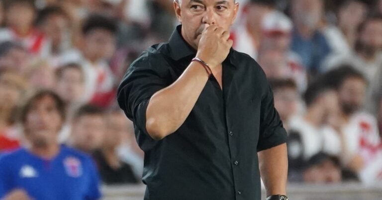 El Muñeco Gallardo dio la cara en la peor derrota de su historia como DT de River: “Nos salió todo mal”