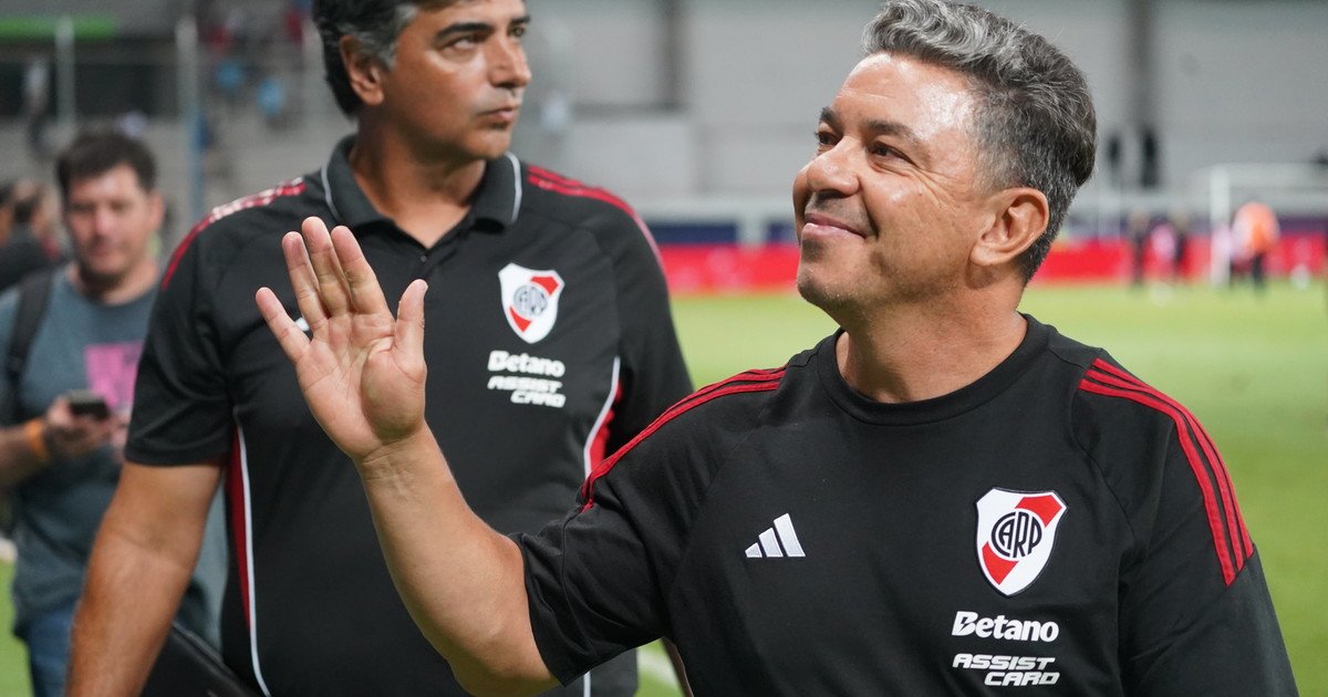 Marcelo Gallardo hizo gala de su liderazgo en River y se abrazó a la gente, por más que el equipo no convence a nadie