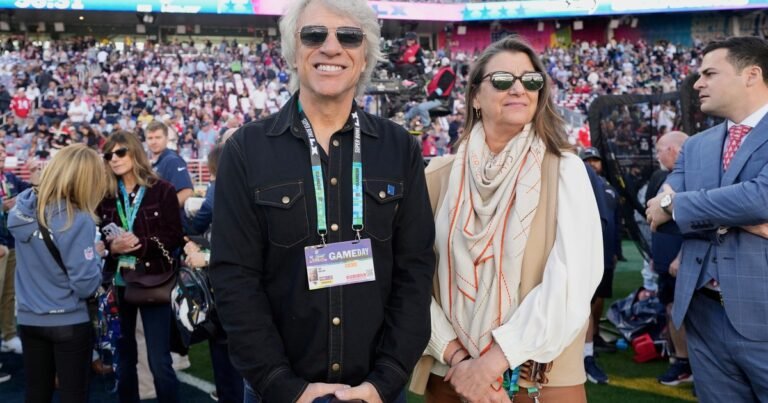 Super Bowl 2026: Bon Jovi, Federer y Chiqui Tapia palpitan el comienzo del show en el Levi's Stadium