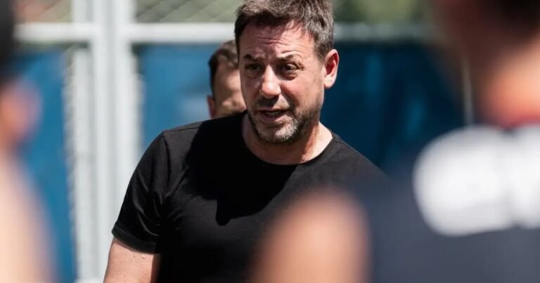 San Lorenzo sangra por el clásico contra Huracán: el presidente Costantino visitó al plantel para "mejorar las cosas"