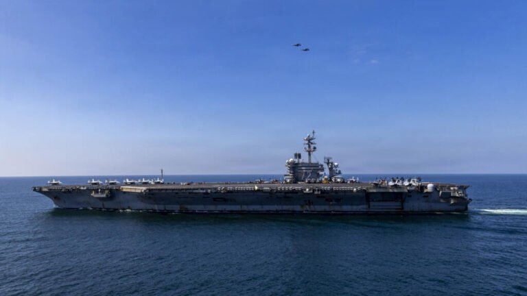 Irán acusa a EE. UU. de preparar despliegue terrestre y amenaza con atacar portaaviones USS Abraham Lincoln
