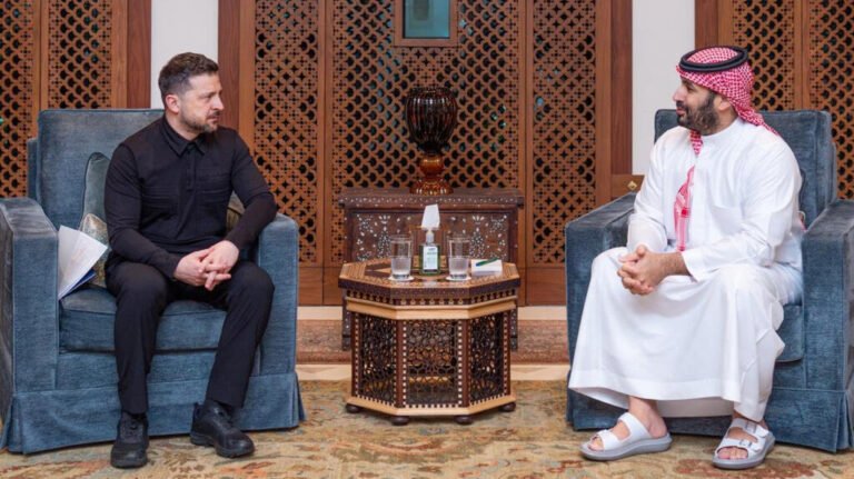 Bajo fuego de Rusia e Irán, Ucrania y Arabia Saudita firman un acuerdo de cooperación en defensa