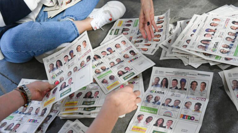 Colombia renueva el Congreso tras pugna entre la Registraduría y Petro, que denunció posible “fraude”