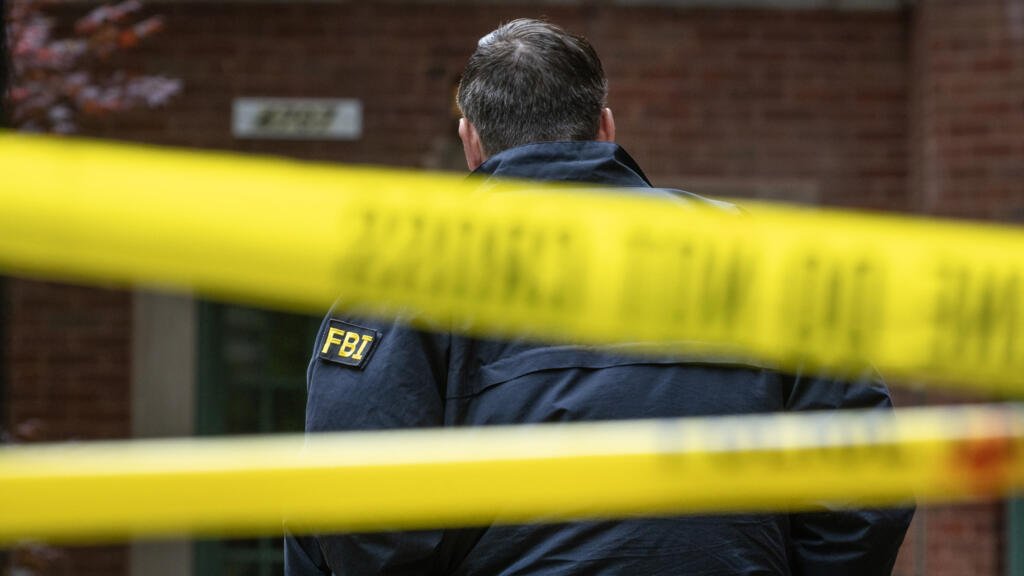 Tres muertos y 18 heridos deja un tiroteo en un bar de Texas; el FBI investiga como posible acto terrorista