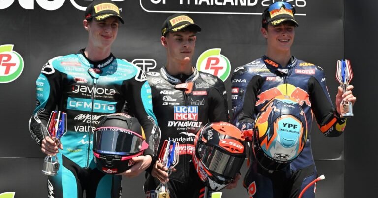 Valentín Perrone, magistral en el inicio del Moto3: largó 14° y en la última curva consiguió su primer podio 2026 en el GP de Tailandia