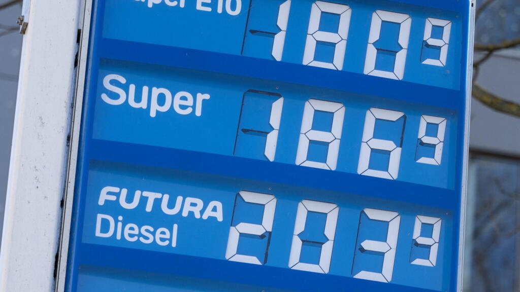 Alemanes van a Polonia por gasolina más económica ante el aumento de precios por tensión en Ormuz