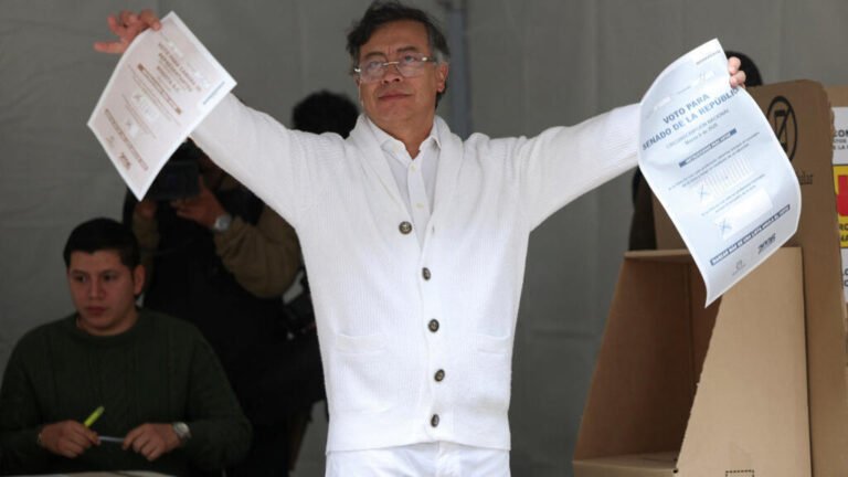 El partido de Petro sale reforzado de las legislativas con su triunfo en el Senado; el uribismo se recupera