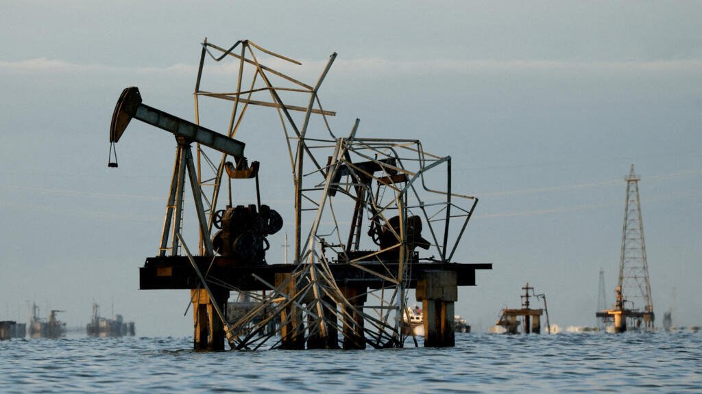 Estados Unidos flexibiliza parcialmente las sanciones al petróleo de Venezuela