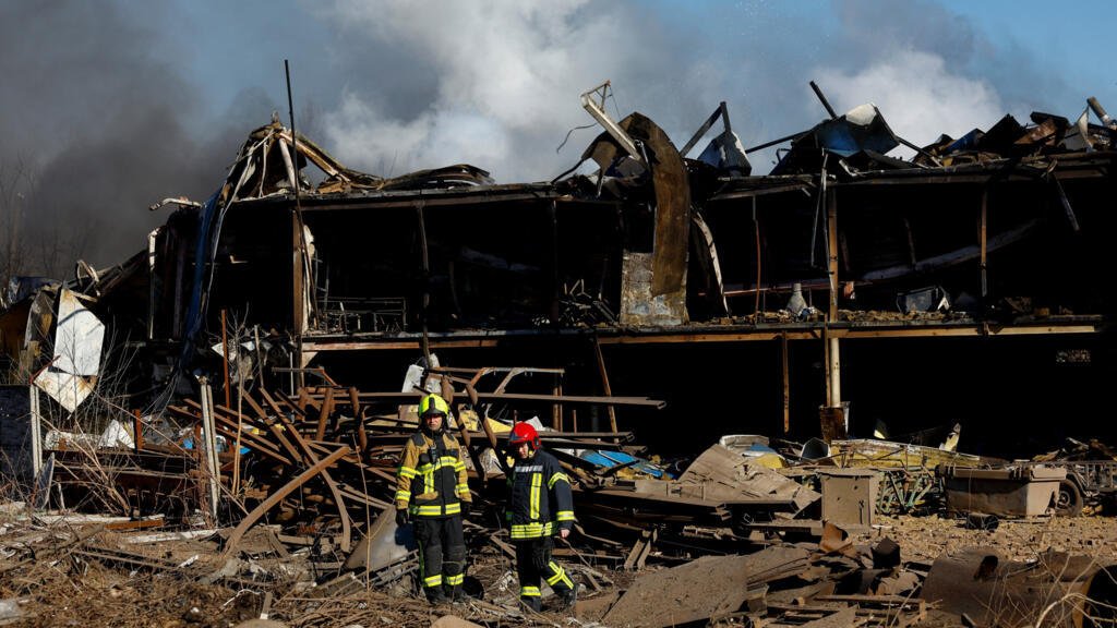 Ataques con misiles y drones rusos matan a varias personas en la región de Kiev