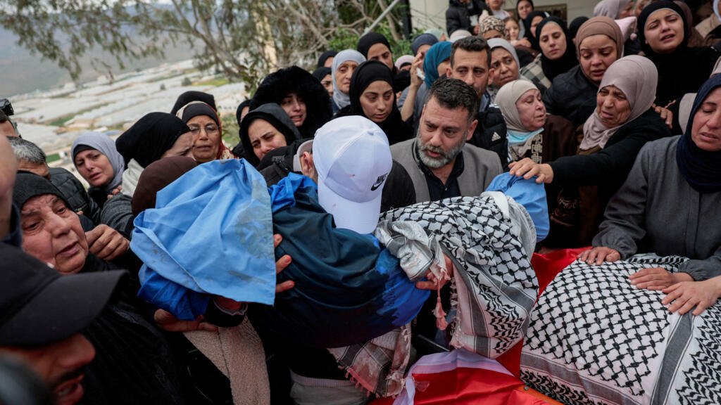 ¿Qué se sabe de la pareja palestina y dos niños que fuerzas israelíes mataron a tiros en Cisjordania?