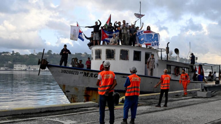 “Una gota en un océano de necesidades”: llega a Cuba primer barco con ayuda humanitaria ante bloqueo petrolero