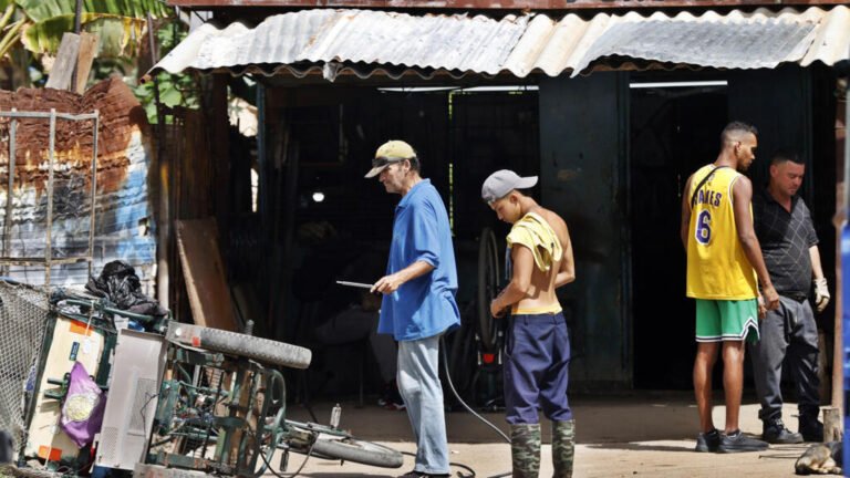 Cuba reconecta su red eléctrica, mientras promete "resistencia inquebrantable ante presión de EE. UU.