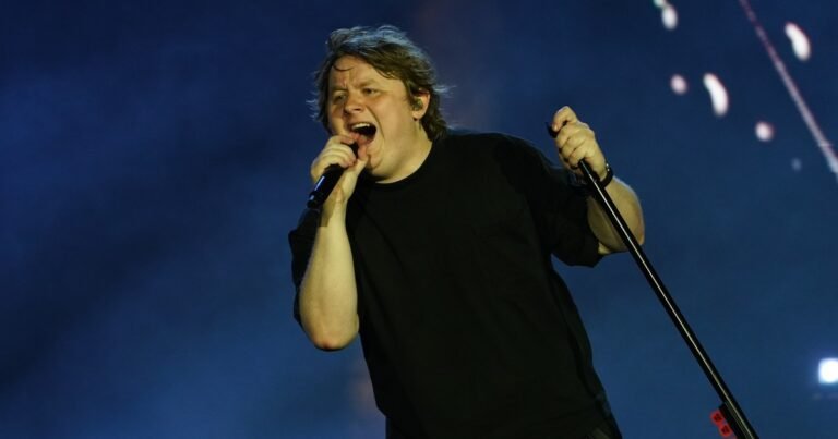 Lollapalooza 2026: Lewis Capaldi superó sus miedos y tuvo su debut soñado en la Argentina