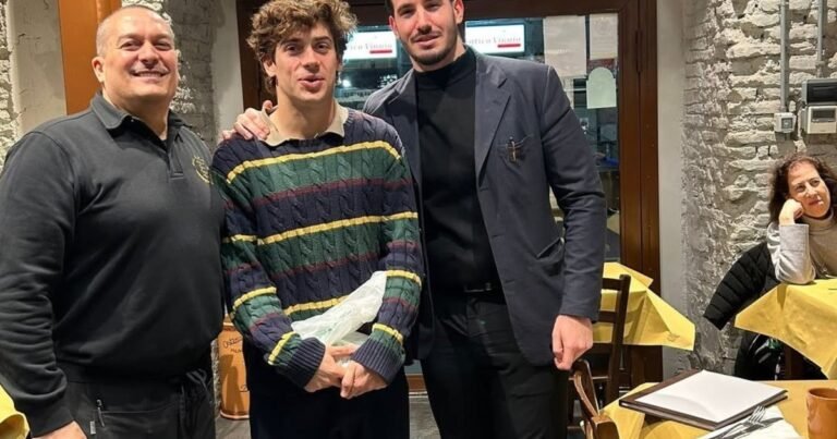 Colapinto visitó un restaurant italiano y el gerente lo definió de manera particular: "Come como un dinosaurio"