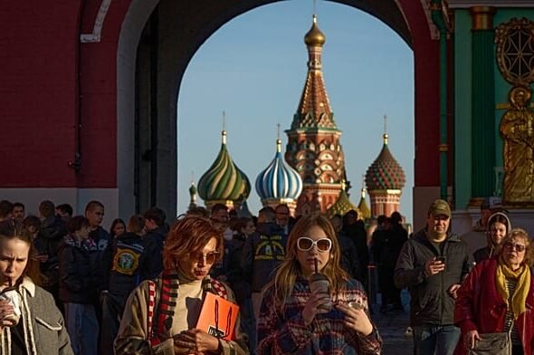 12 horas al día, 6 días a la semana: voces en Rusia abogan por ampliar la jornada laboral