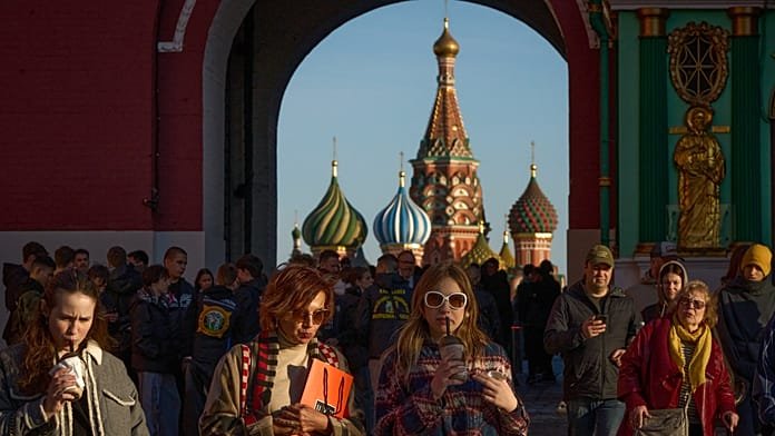 12 horas al día, 6 días a la semana: voces en Rusia abogan por ampliar la jornada laboral