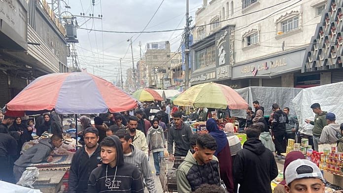 La falta de dinero en efectivo, otra complicación más en el día a día de los palestinos