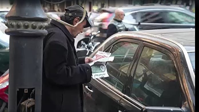 Miles de panfletos lanzados sobre Beirut piden desarmar a Hezbolá