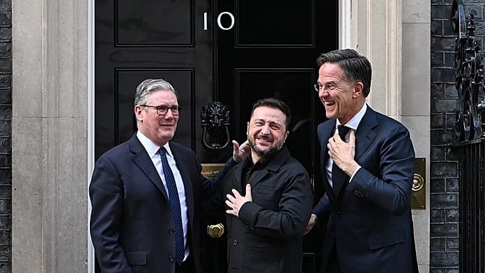En el marco de la visita de Zelenski a Londres, Starmer pide no "perder de vista" a Ucrania
