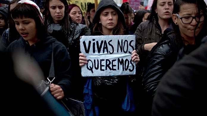 Miles de personas marchan en Buenos Aires por los derechos de las mujeres