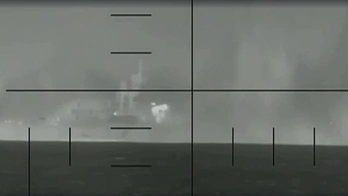 Vídeo del Pentágono muestra ataque de torpedo de EE UU a buque iraní