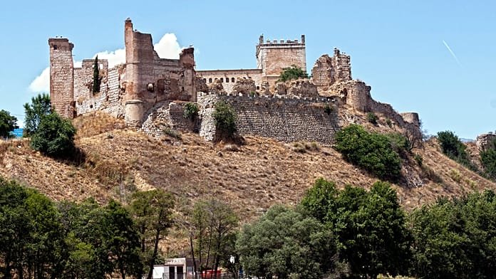 Se derrumba una torre del histórico castillo de Escalona (Toledo) minutos antes de abrir al público