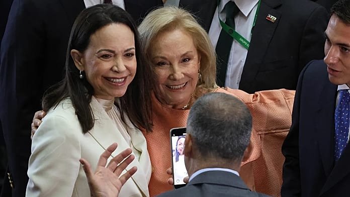 Machado reprocha a Sánchez no ponerse del lado del pueblo venezolano y elogia a Felipe VI