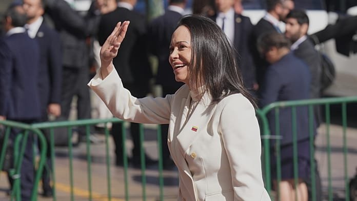 Machado regresa a Latinoamérica para asistir a la jura de Kast y, de paso, se reúne con Felipe VI