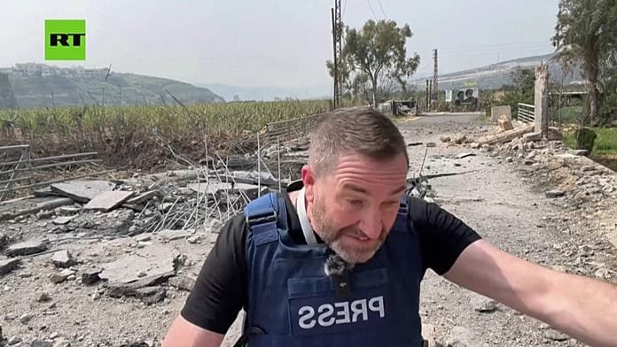 Un misil cae cerca de un equipo de la televisión rusa durante una conexión en directo en el Líbano