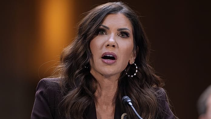 Trump destituye a Kristi Noem tras su gestión de las agencias migratorias y escándalos de corrupción