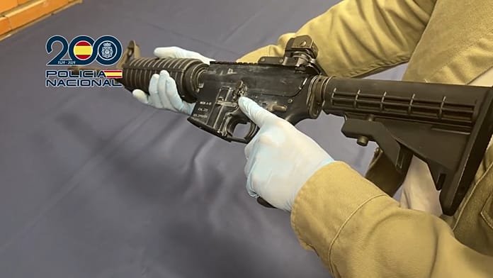 Armas sin control: el goteo de material policial hacia las redes criminales en España