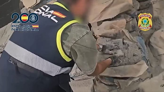 España: Cae una red vinculada a la mocromafia que ocultó 1.500 kilos de cocaína en sacos de cemento