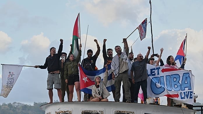 La flotilla activista Nuestra América desembarca en Cuba con varias toneladas de alimentos