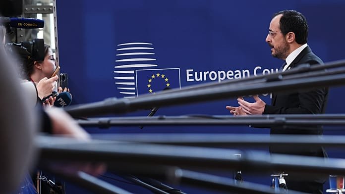 Christodoulides abre el debate con el Reino Unido sobre el futuro de las bases británicas en Chipre