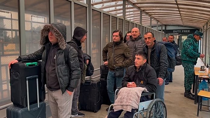 Unos drones iraníes atacan un aeropuerto militar en Azerbaiyán, según las autoridades del país