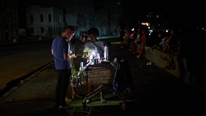 Cuba, a oscuras por un apagón masivo que revela la crisis de su sistema eléctrico