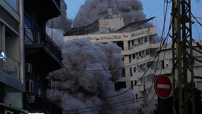 Líbano, ataque aéreo israelí destruye edificio en Beirut, al menos 6 muertos